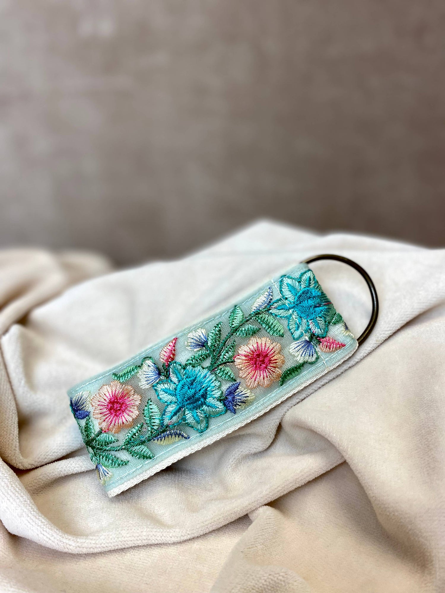 Blaue Meerjungfrau ~ Stoff-Schlüsselanhänger mit Blumenmuster, Geschenk zum Valentinstag