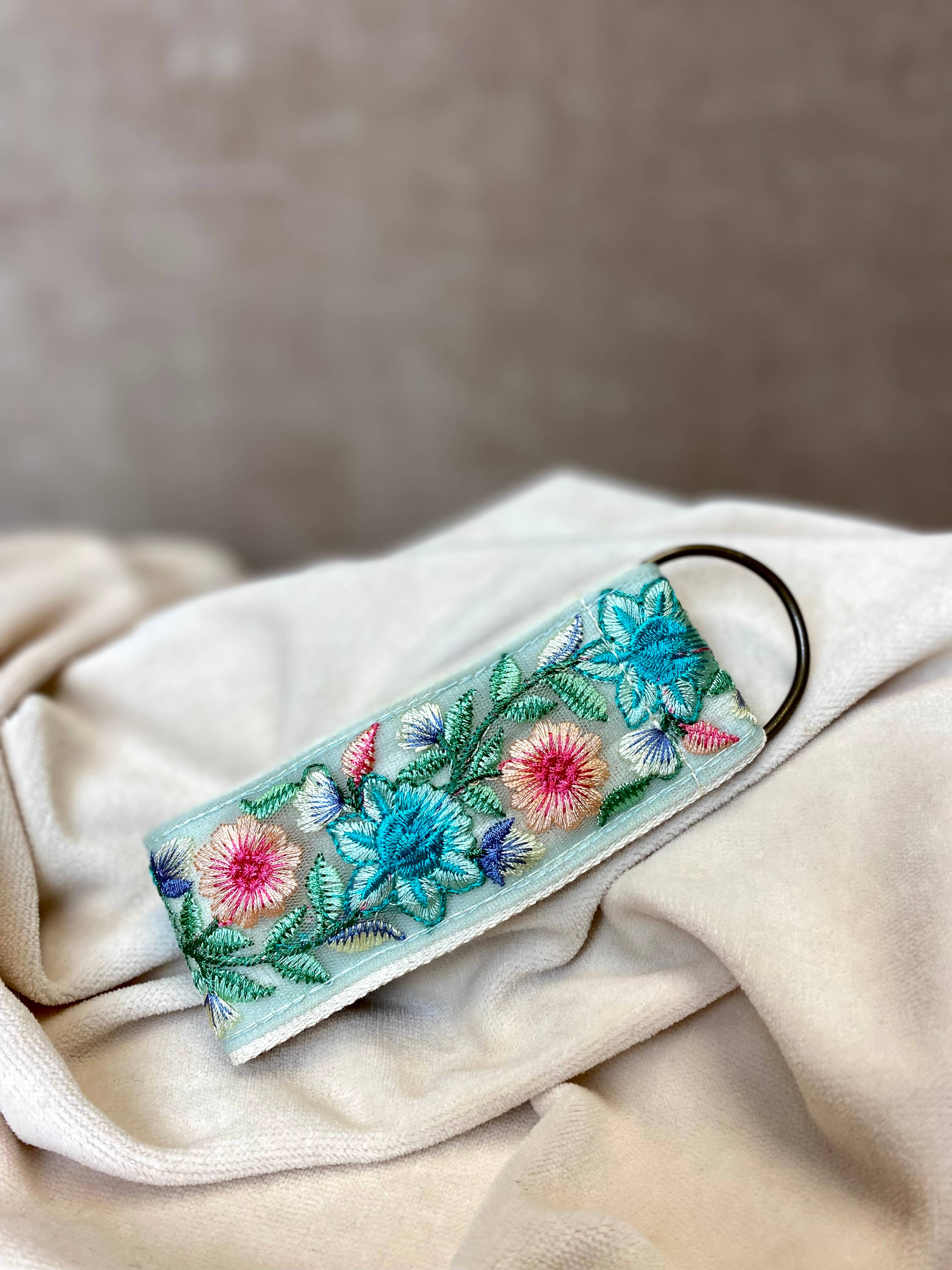 Blaue Meerjungfrau ~ Stoff-Schlüsselanhänger mit Blumenmuster, Geschenk zum Valentinstag