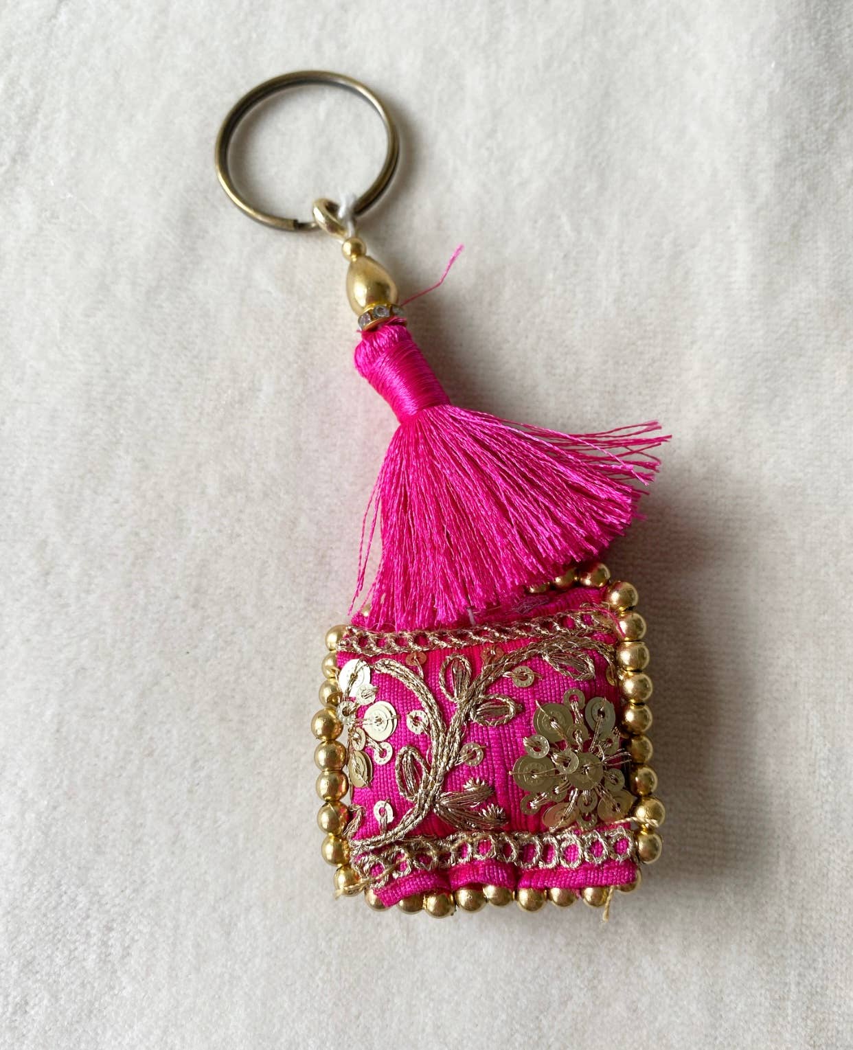 Indian Latkan: Schlüsselanhänger in Fuchsia