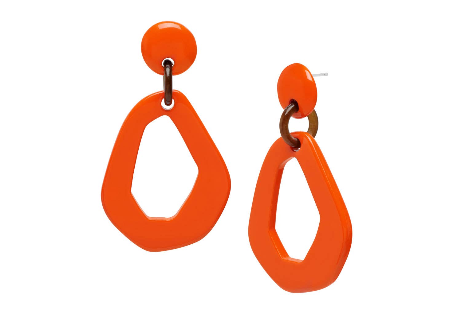 Orangefarbene Tropfenohrringe aus Horn in offener Form