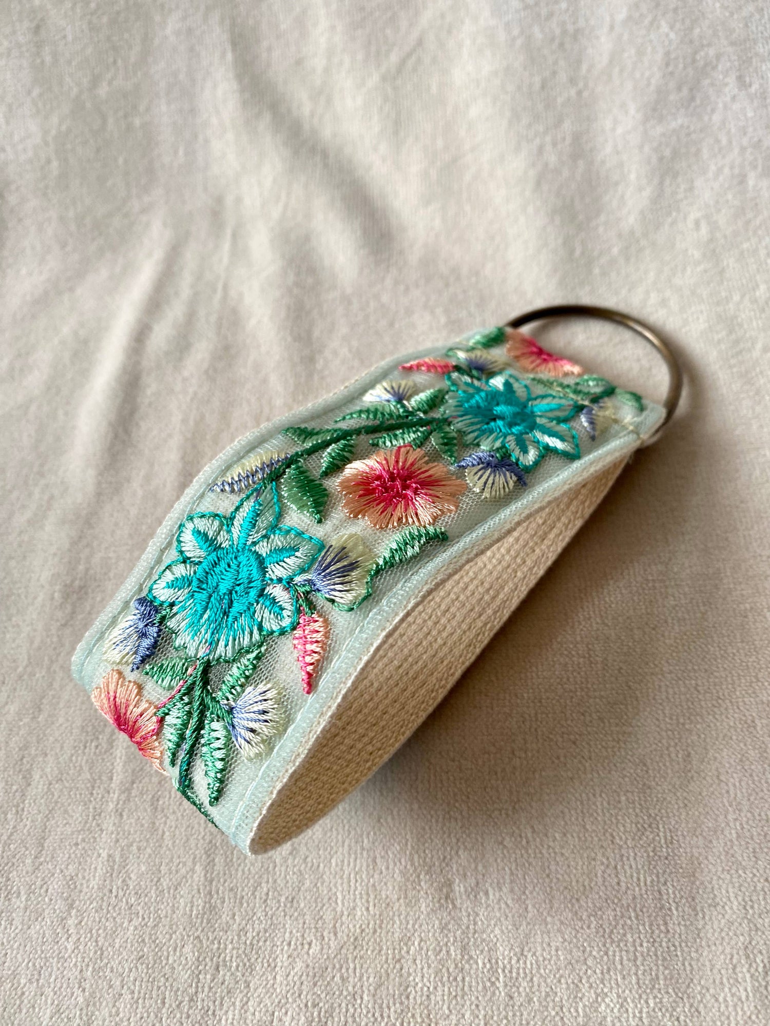 Blaue Meerjungfrau ~ Stoff-Schlüsselanhänger mit Blumenmuster, Geschenk zum Valentinstag