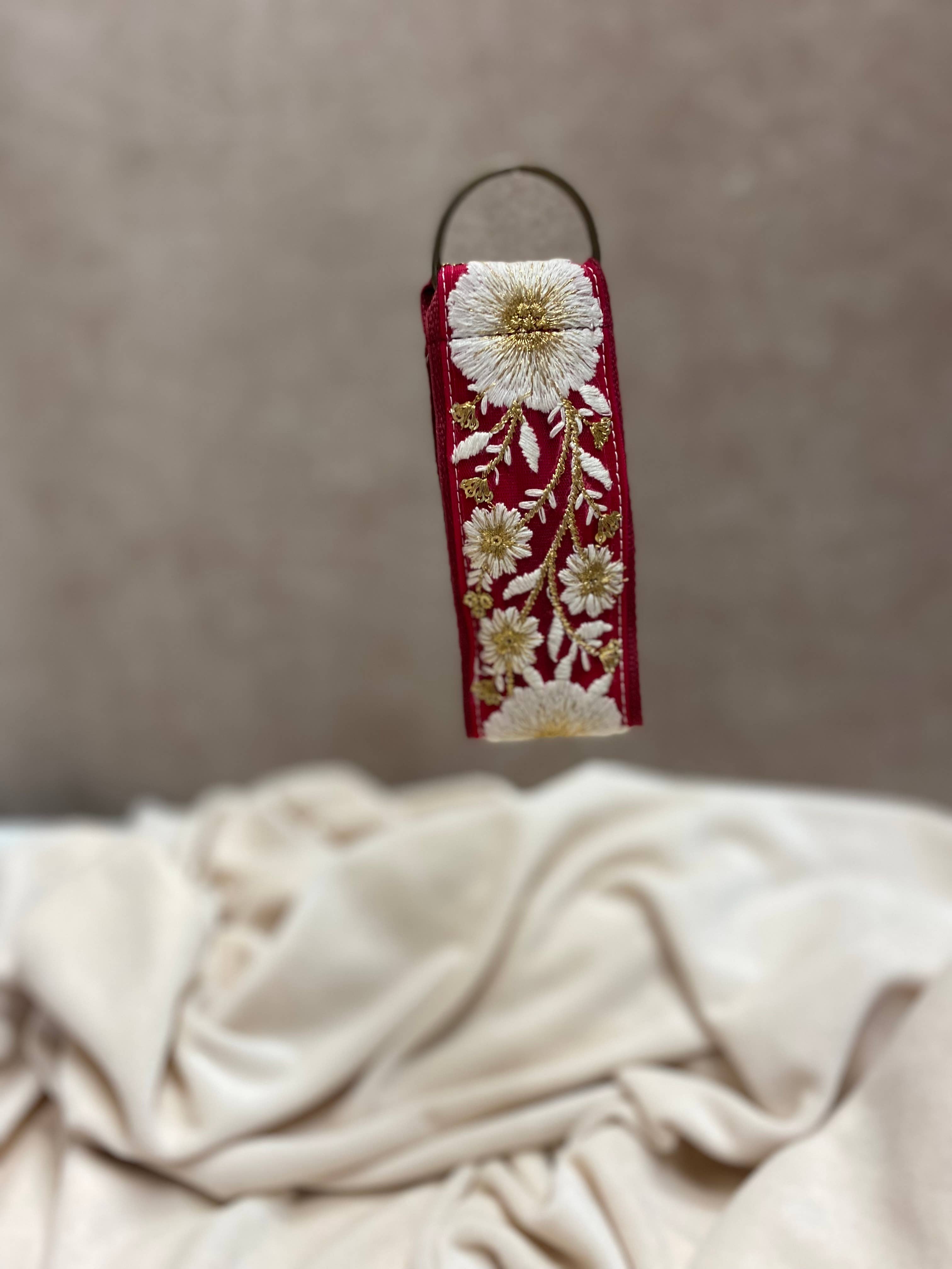 Schlüsselanhänger aus Stoff — Weihnachtsgeschenk, Weihnachtsmannstrumpf, Partyartikel
