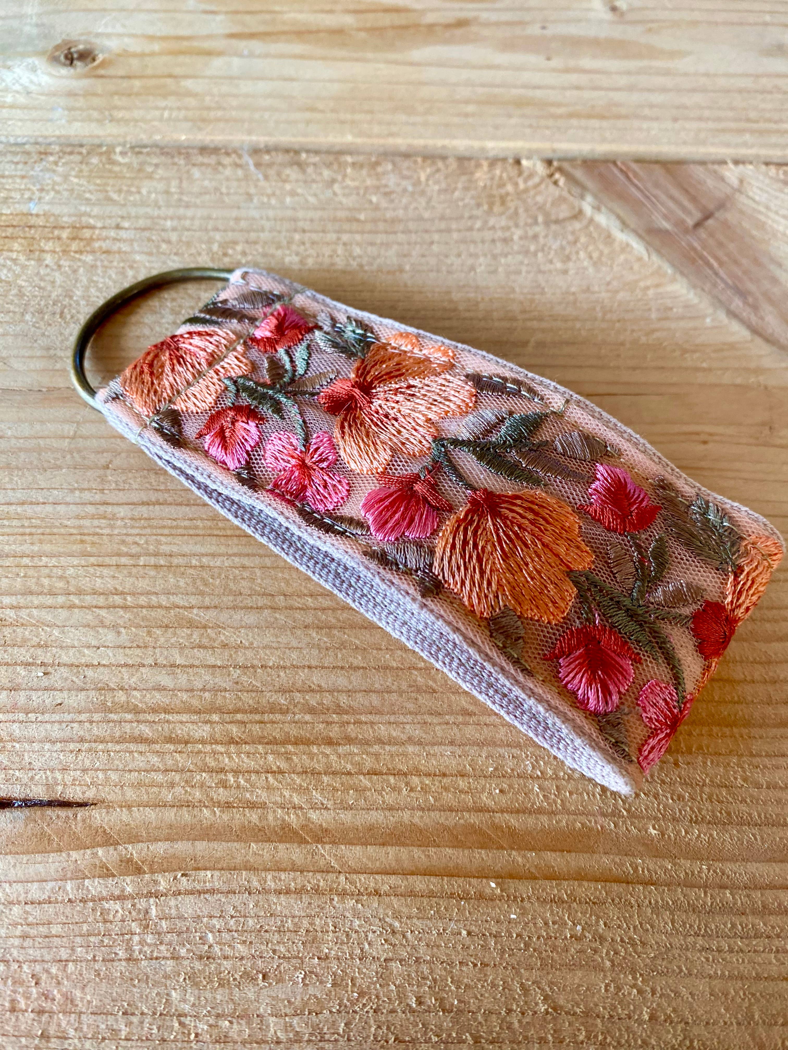 Flora in Pink Summer ~ Schlüsselanhänger aus Stoff mit Blumenmuster zum Verschenken