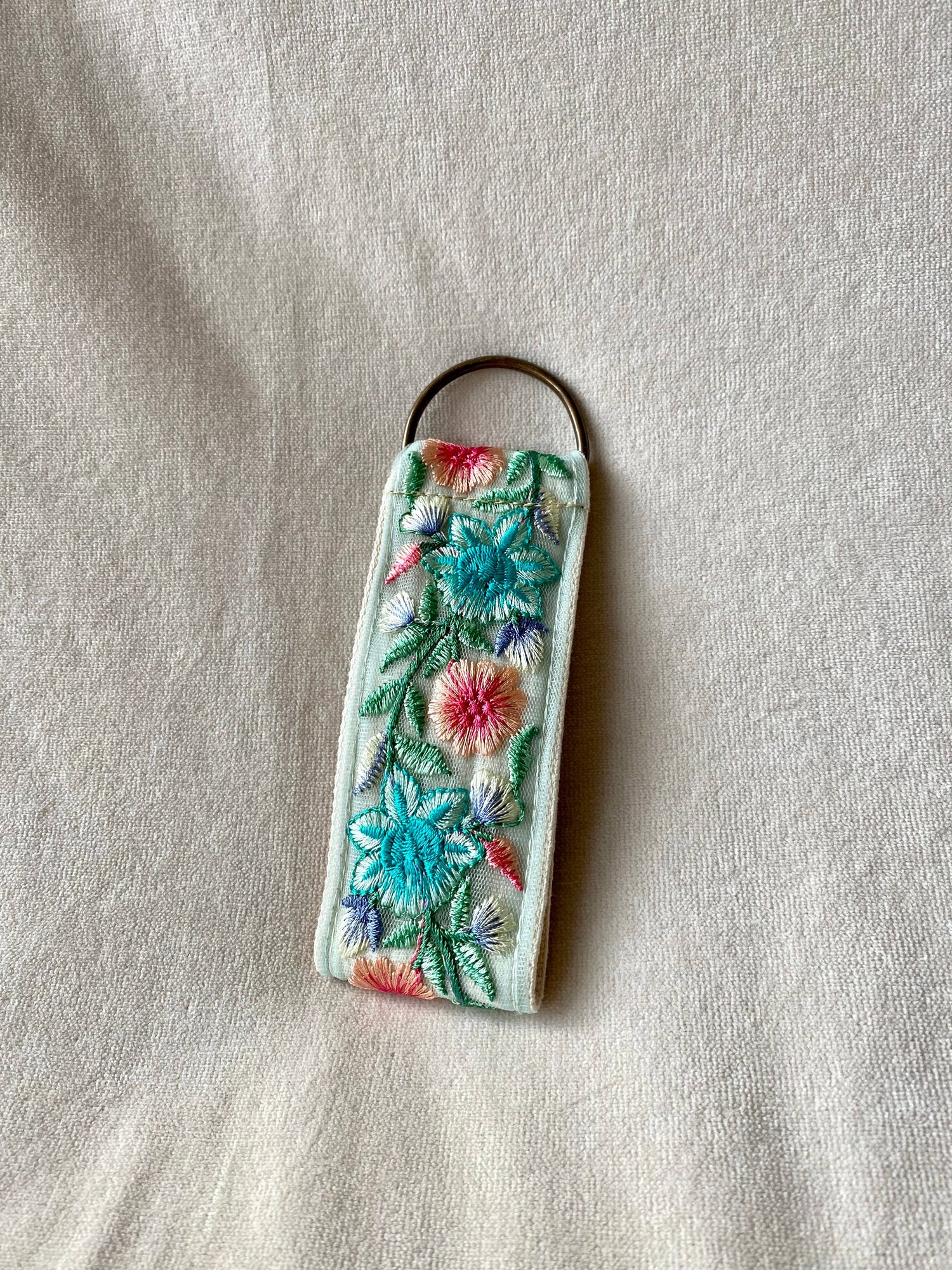 Blaue Meerjungfrau ~ Stoff-Schlüsselanhänger mit Blumenmuster, Geschenk zum Valentinstag