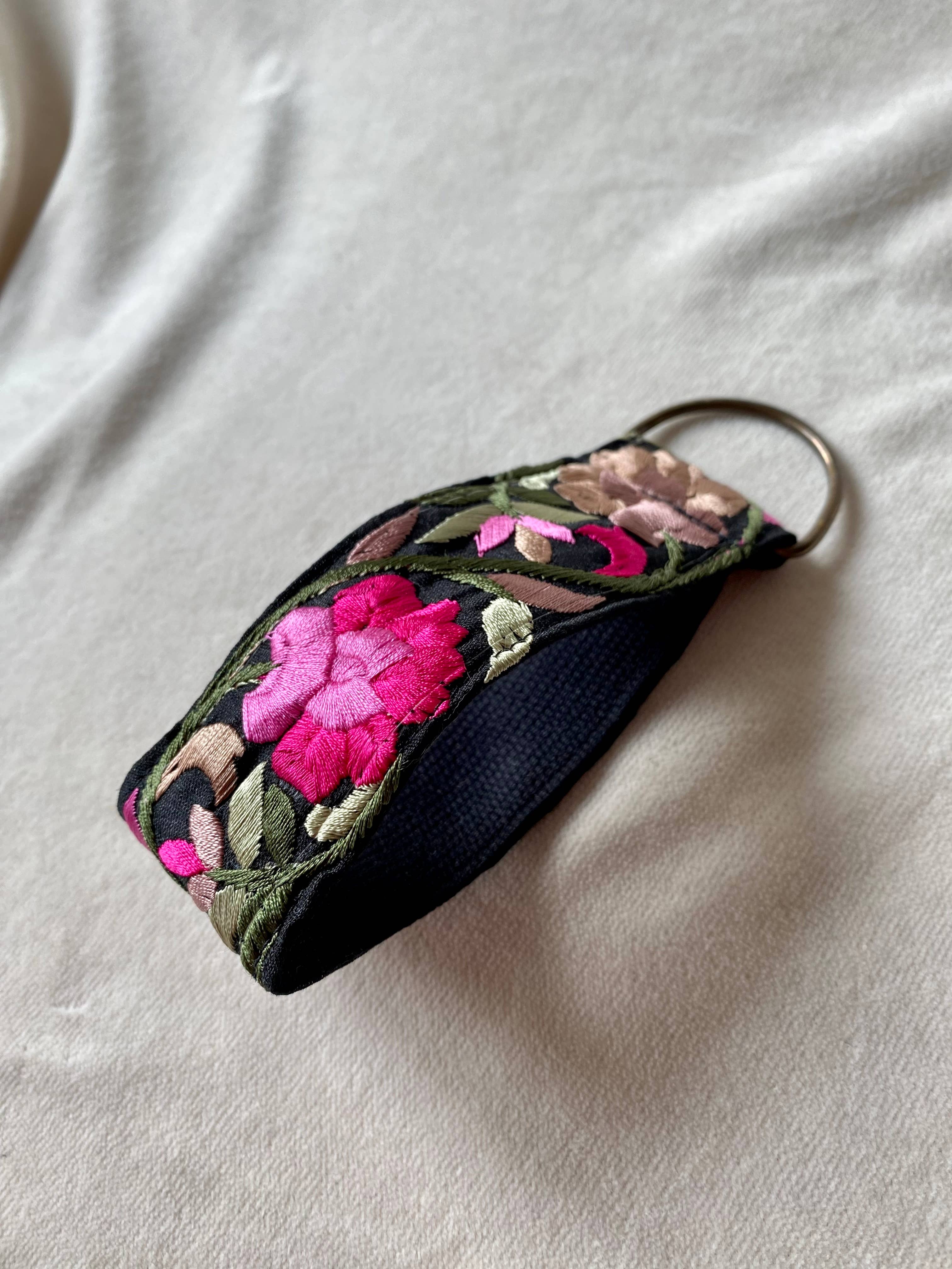 Efeu in Rosa ~ Stoff-Schlüsselanhänger mit Blumenmuster ~ Weihnachtsmann-Geschenk
