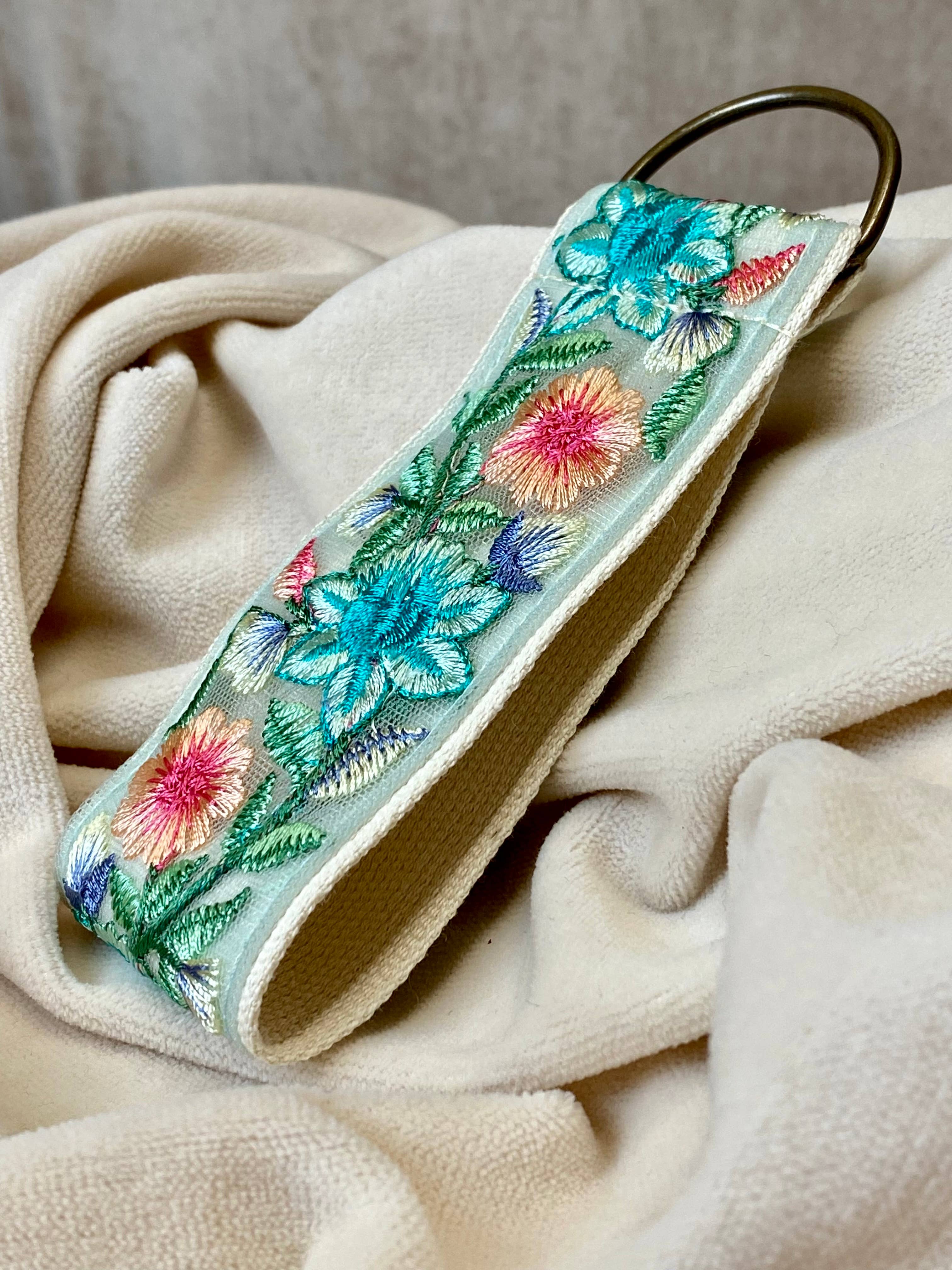 Blaue Meerjungfrau ~ Stoff-Schlüsselanhänger mit Blumenmuster, Geschenk zum Valentinstag