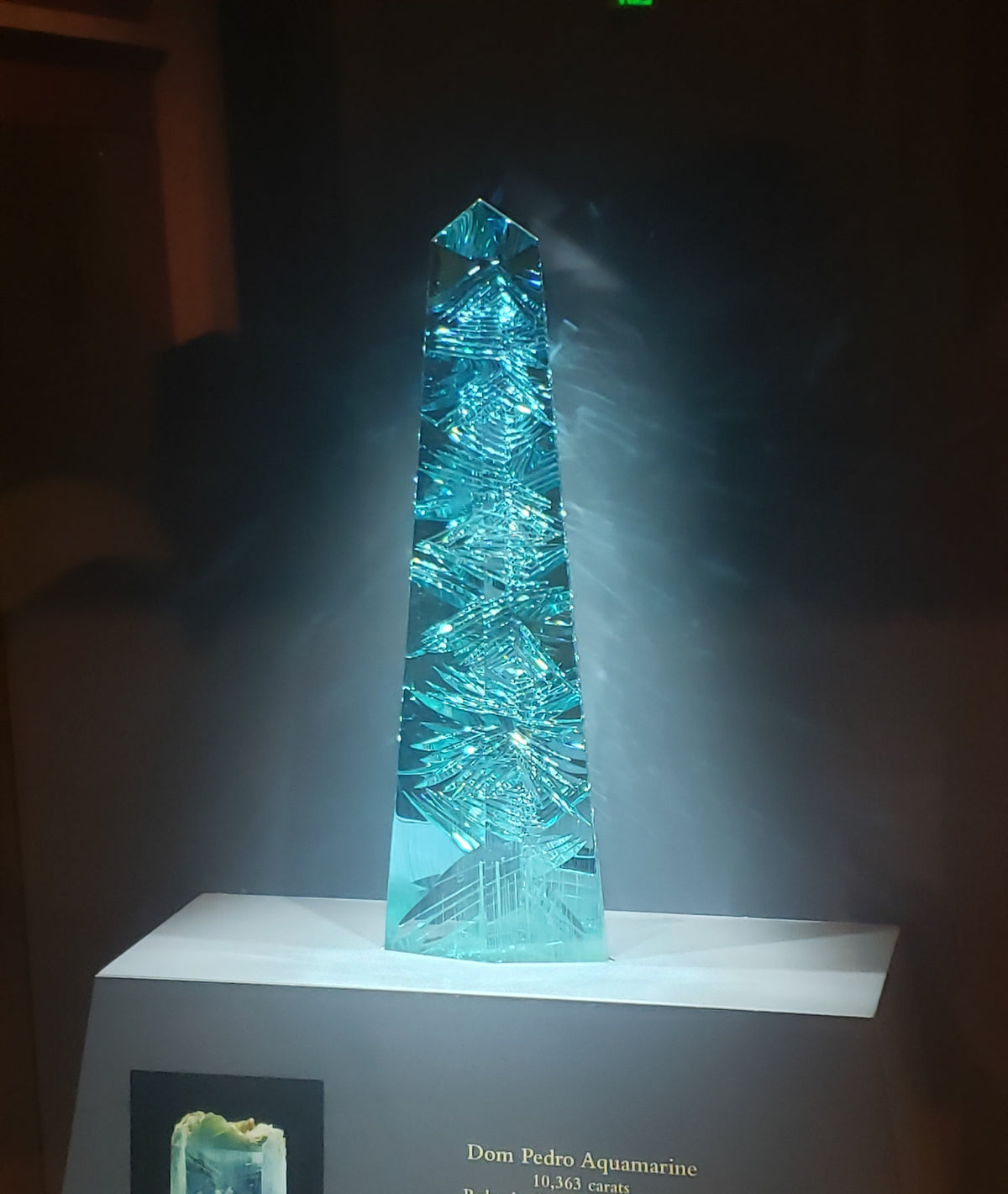 Der Dom Pedro, der größte geschliffene Aquamarin der Welt, im Smithsonian National Museum of Natural History in Washington