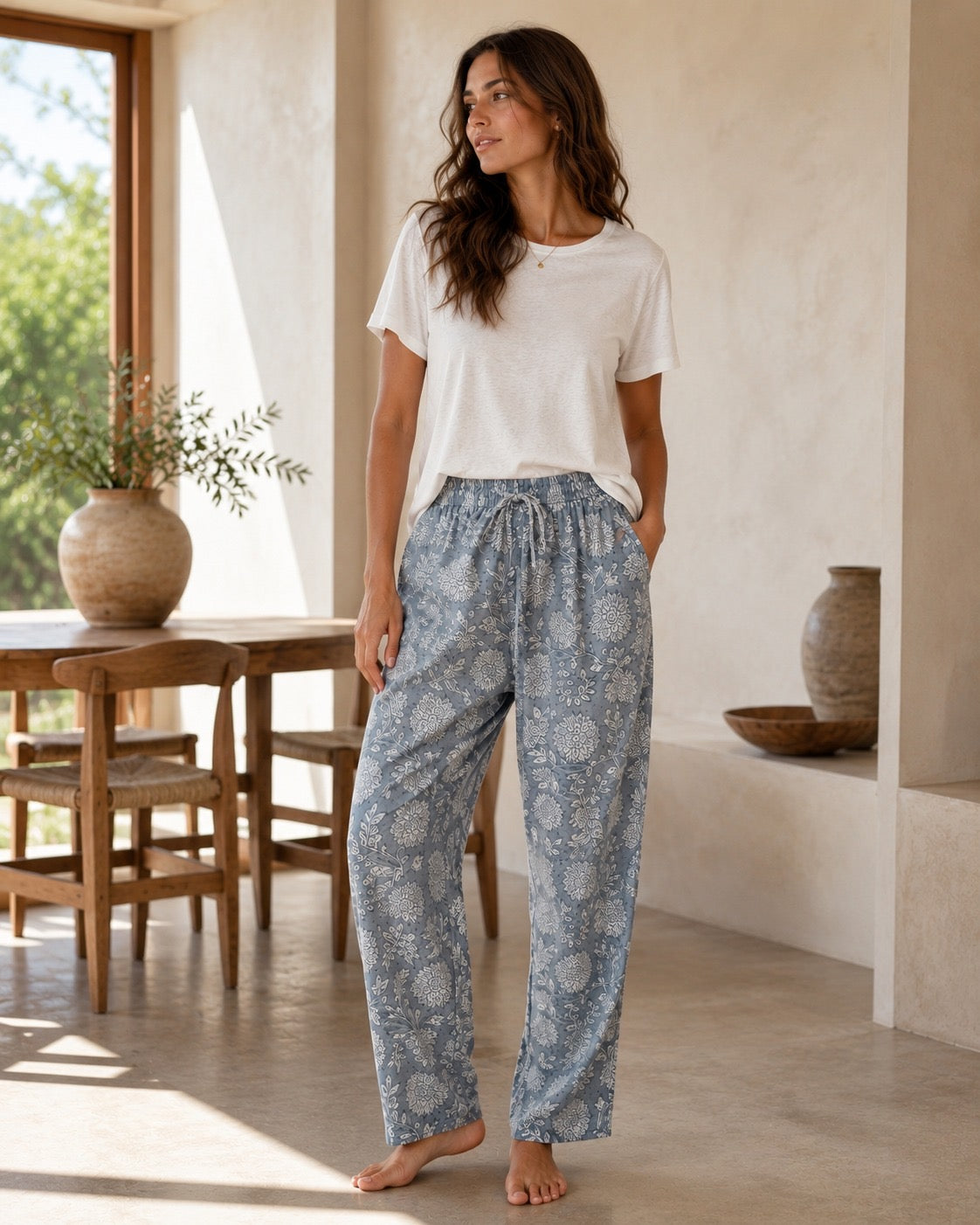 Indradanush Baumwollhose mit Blütenmuster – hellblau
