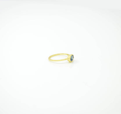 Hochwertiger Silberring von Schmuckoo – Blauer Iolith (synthetisch)