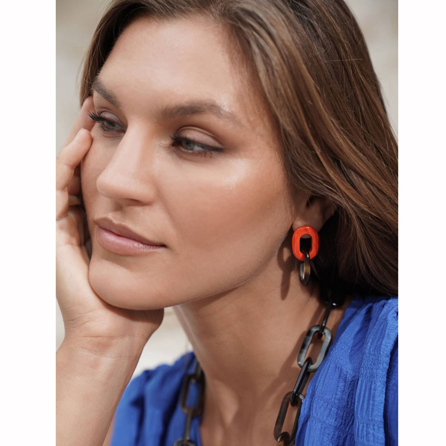 Ohrringe mit Horn-Gliedern in Orange und Braun – Schmuckgeschenk für Frauen