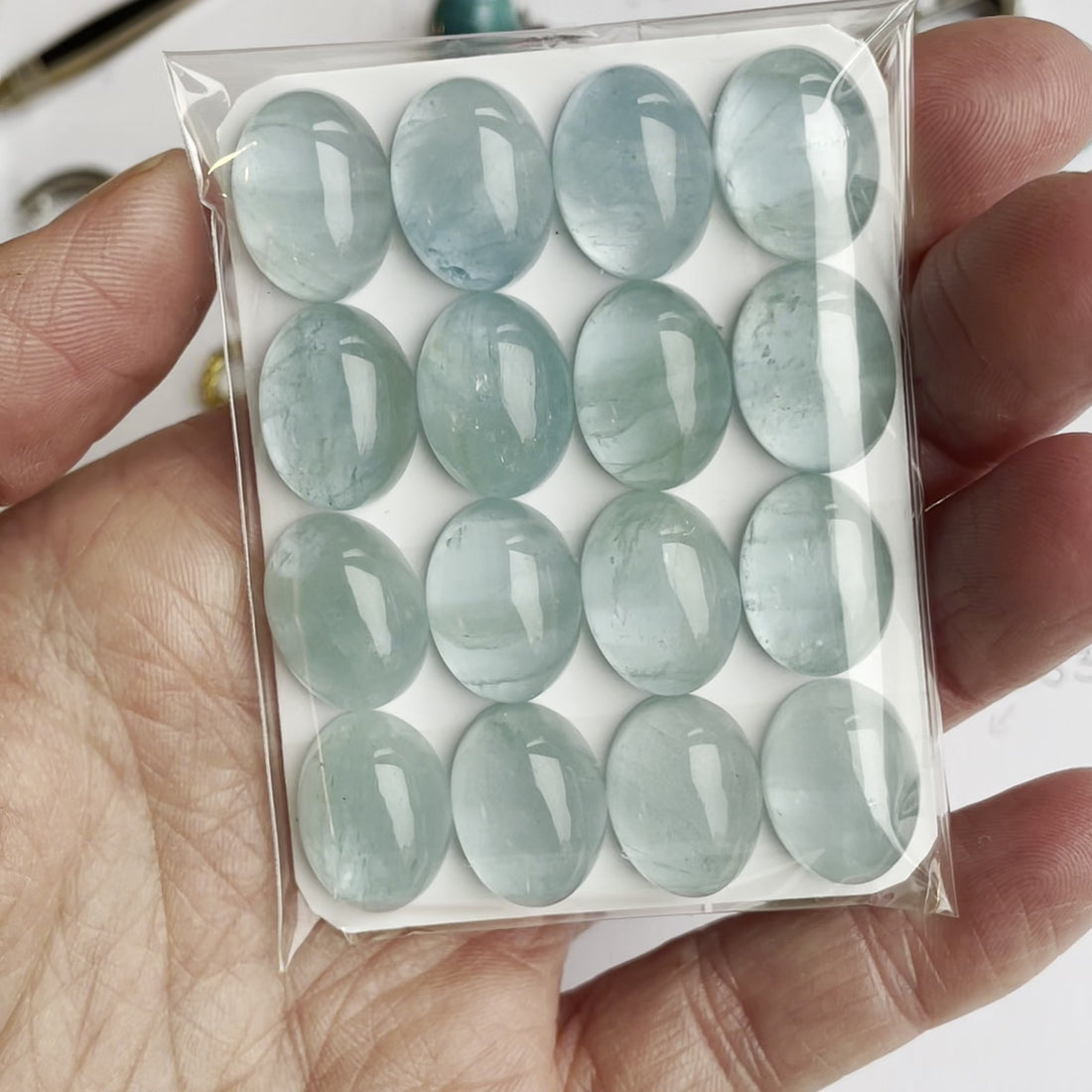 Aquamarin Cabochons oval 12 x 16 mm