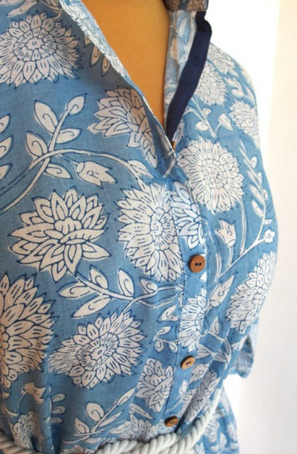 Indradanush Hemdblusenkleid hellblau floral Detail