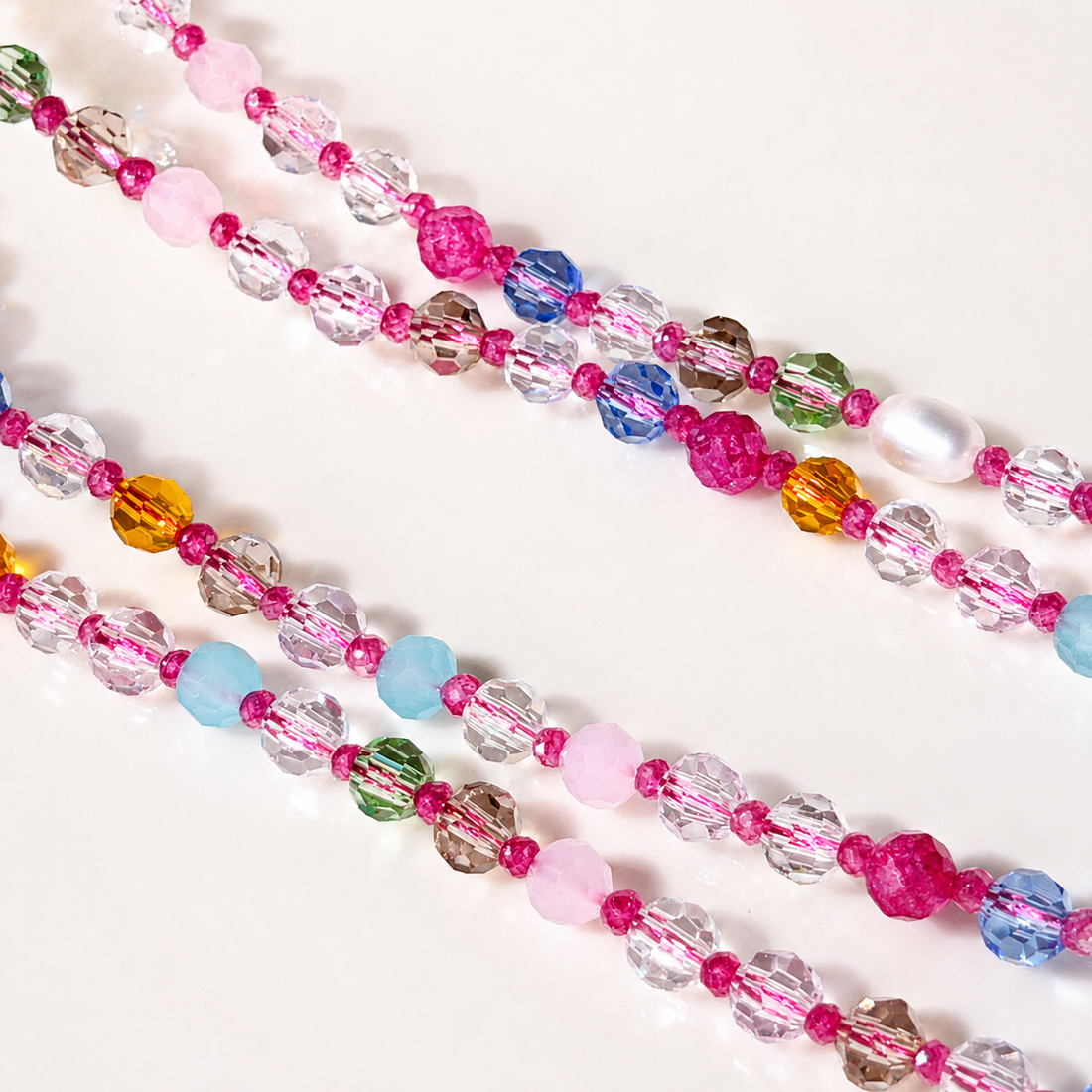 Charmkette Glasperlen mit rosa Band, vergoldet