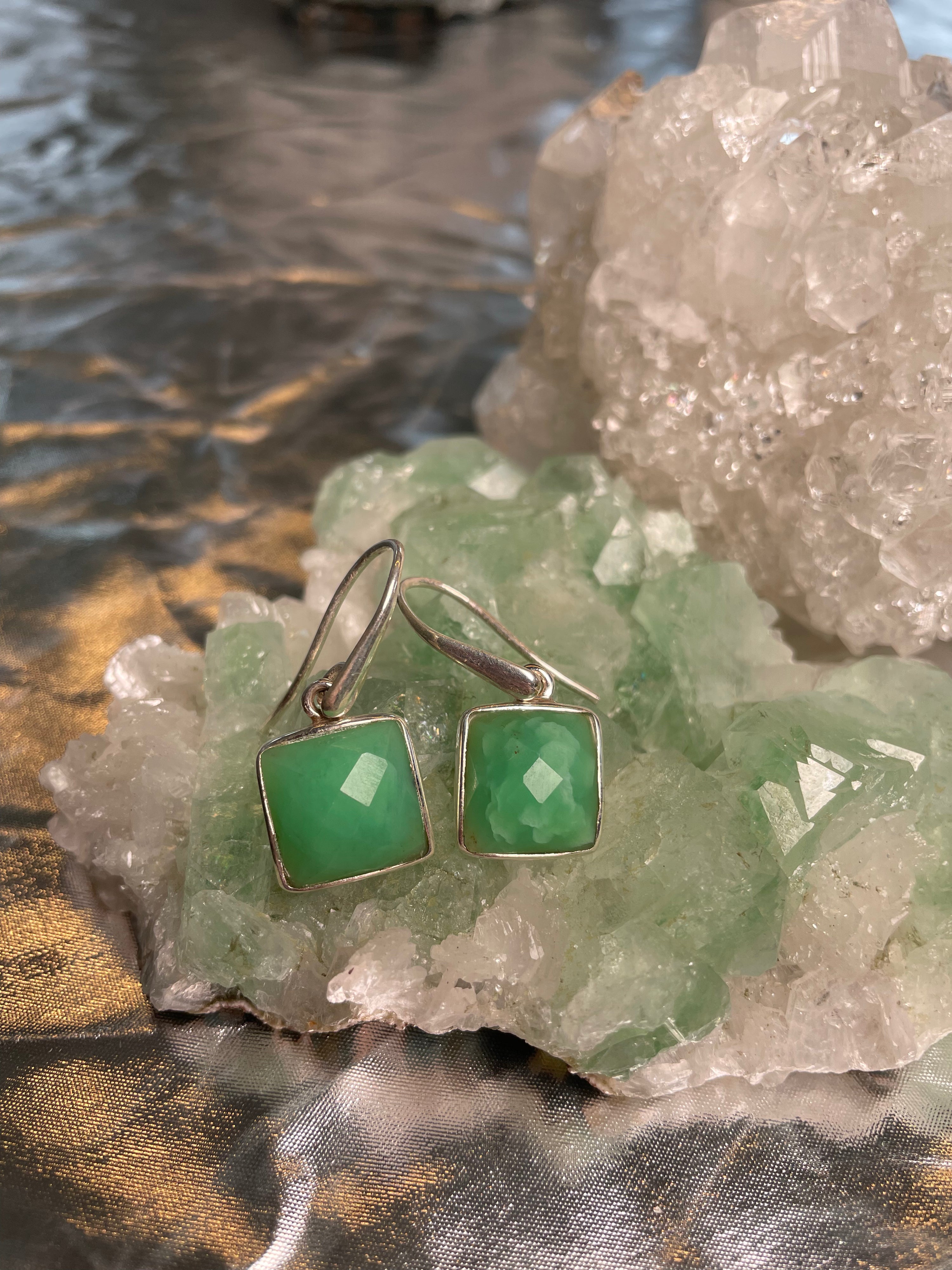 Chrysopras Ohrhänger, facettiert, eckig – Sterling Silber 925