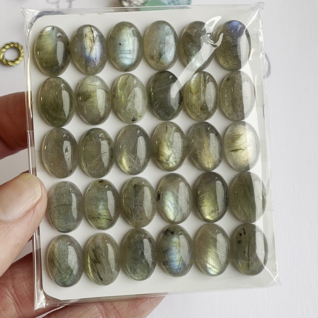 Labradorit Cabochons oval 10 x 14 mm, Qualität AA