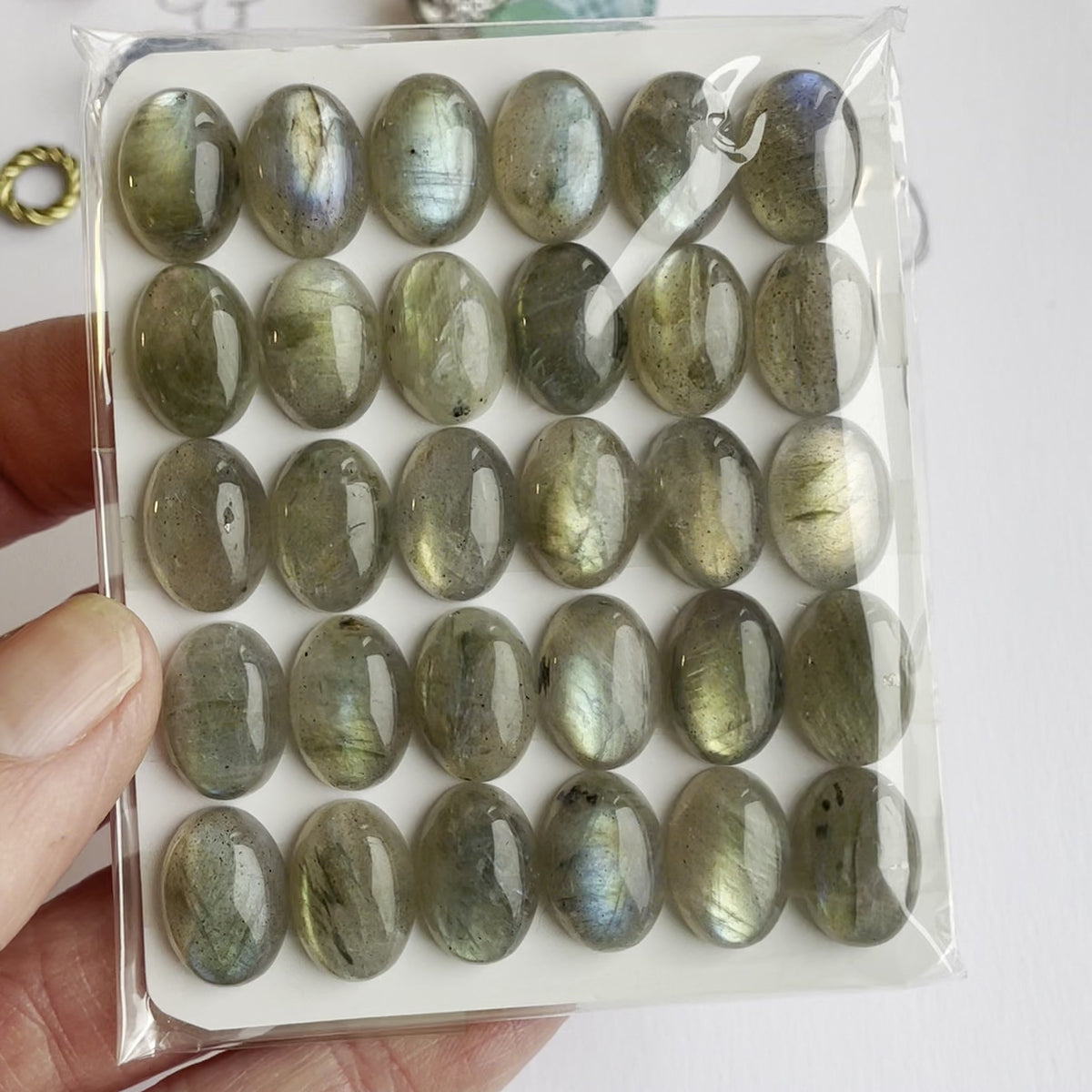 Labradorit Cabochons oval 10 x 14 mm, Qualität AA