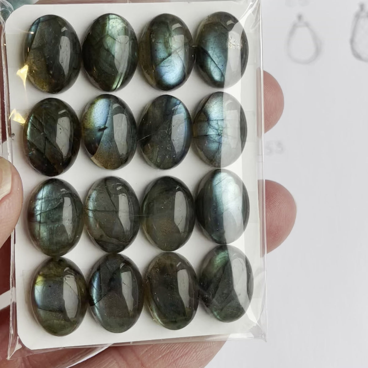 Labradorit Cabochons oval 10 x 14 mm, Qualität AAA