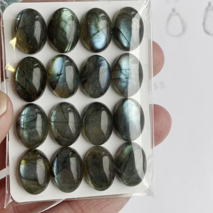 Labradorit Cabochons oval 10 x 14 mm, Qualität AAA