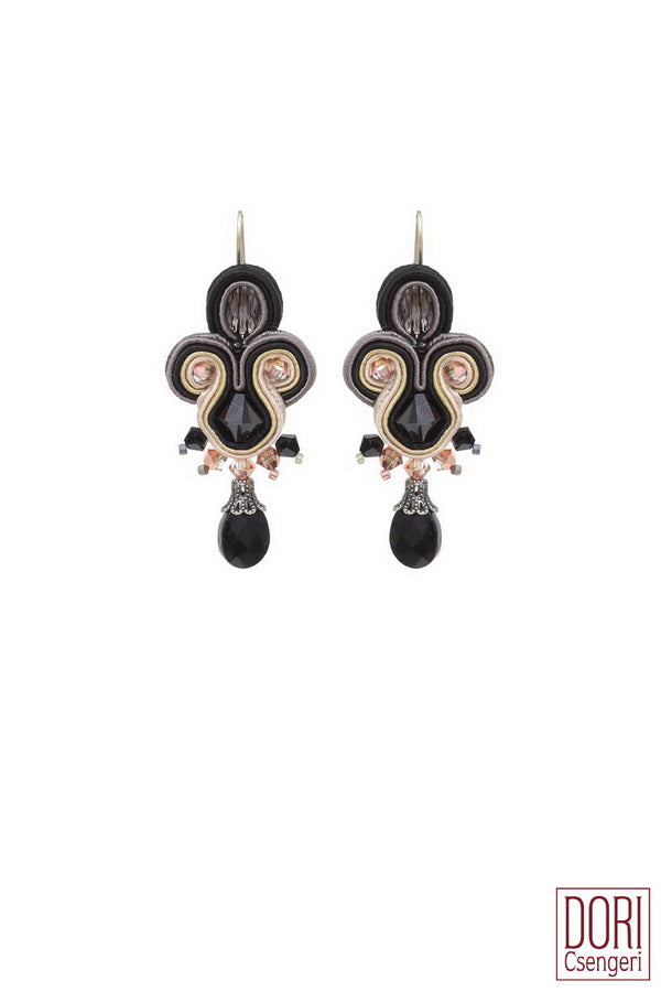 Dori Csengeri Ohrringe Black Mimosa Tropfen