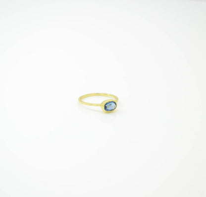 Hochwertiger Silberring von Schmuckoo – Blauer Iolith (synthetisch)