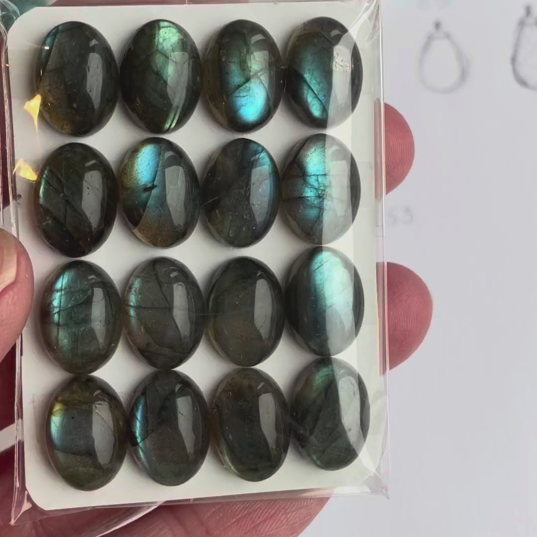 Video: Labradorit Cabochons oval 10 x 14 mm AAA
