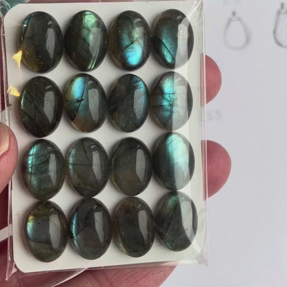Video: Labradorit Cabochons oval 10 x 14 mm AAA