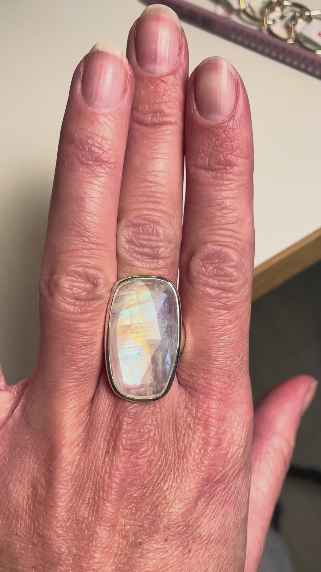Regenbogen-Mondstein Ring, rechteckig – Sterling Silber 925