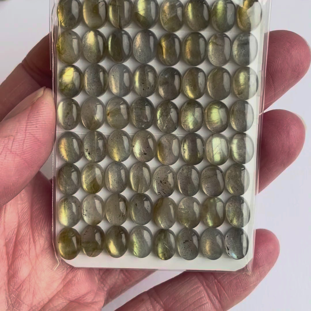 Video: Labradorit Cabochons oval 6 x 8 mm