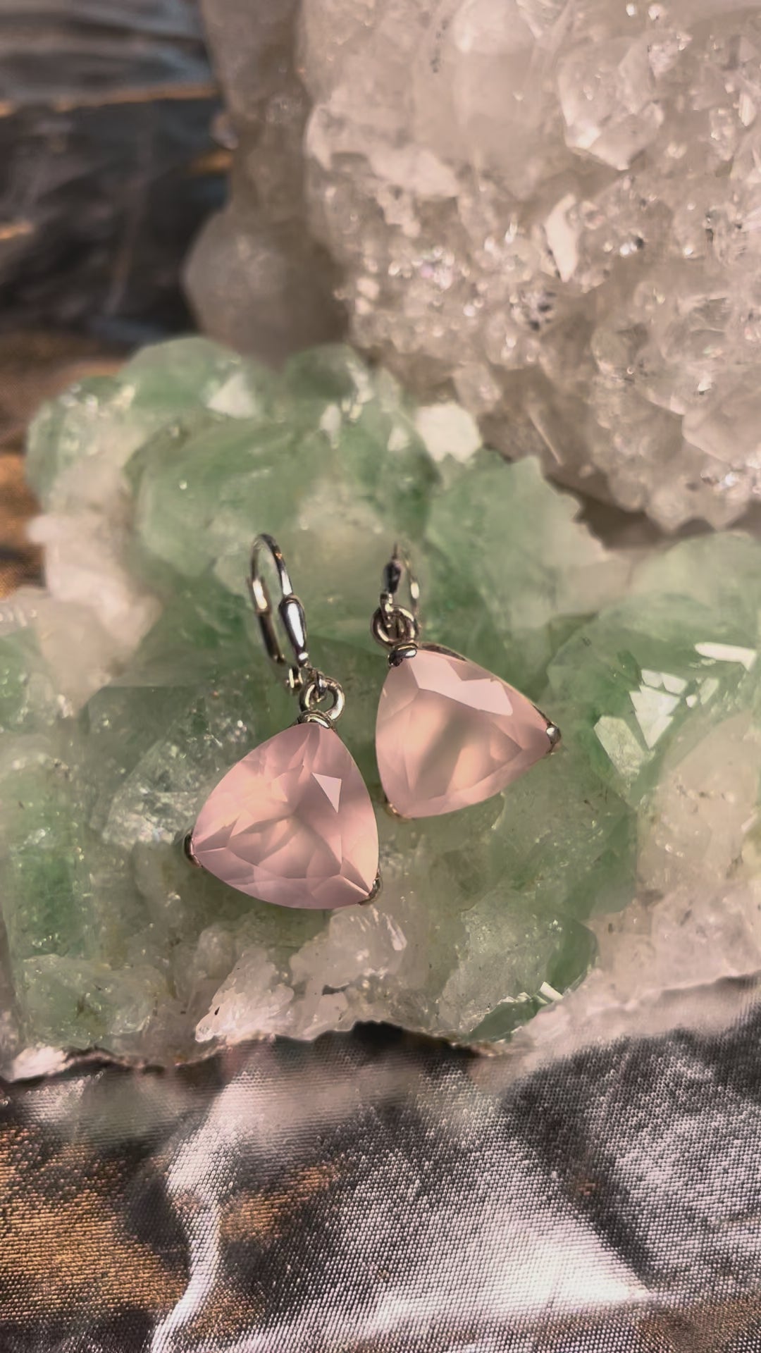 Rosenquarz Ohrhänger, facettiert, dreieckig – Sterling Silber 925