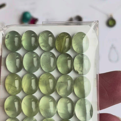 Video: Prehnit Cabochons oval 8 x 10 mm