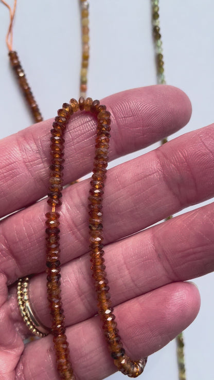 Set in Grün und Orange