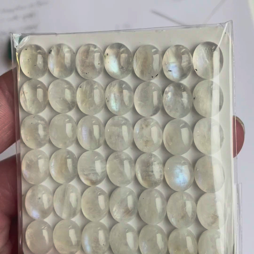 Video: Regenbogen-Mondstein Cabochons oval 8 x 10 mm