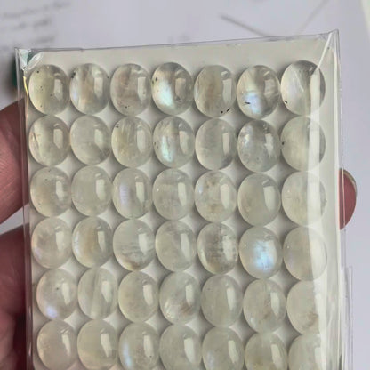 Video: Regenbogen-Mondstein Cabochons oval 8 x 10 mm